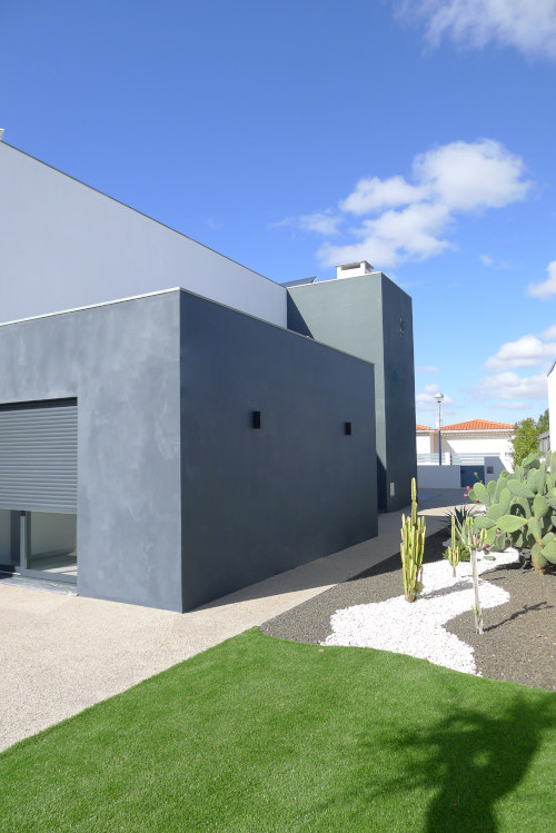 moradia com piscina e jardim