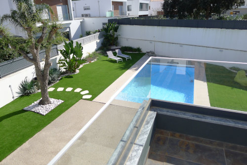 vista do quarto, para o jardim e piscina