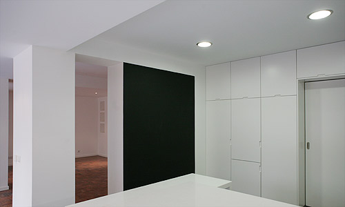 Detalhe de interior de apartamento remodelado em Lisboa