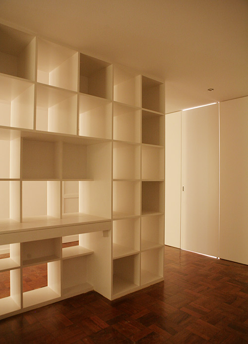 Detalhe de interior de apartamento remodelado em Lisboa